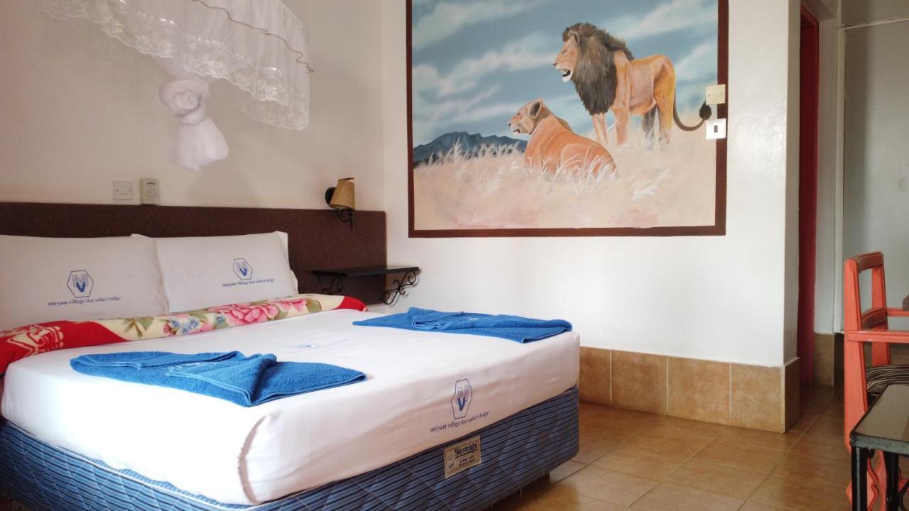 Miryams Village Inn Safari Lodge Sultan Hamud Kültér fotó