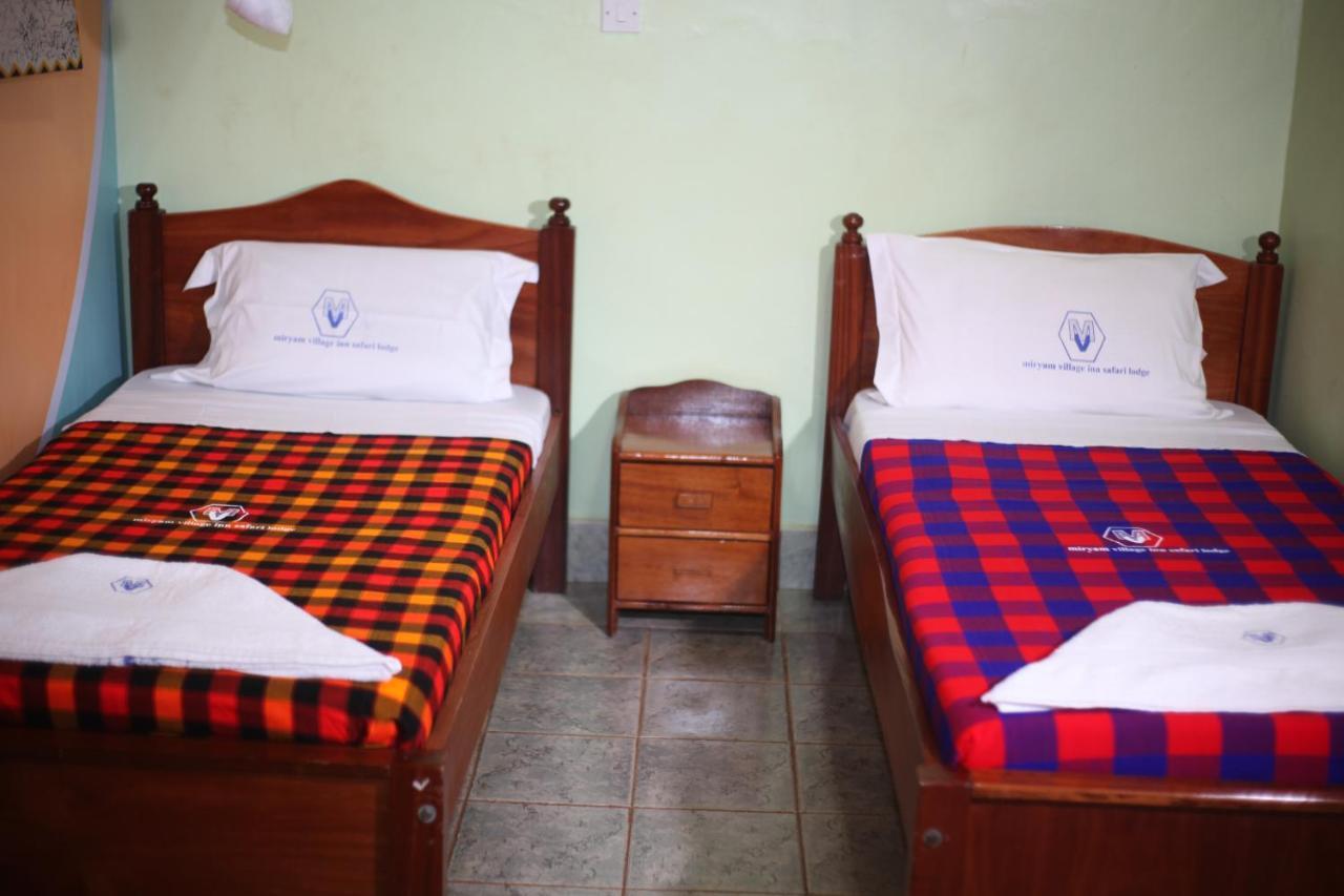 Miryams Village Inn Safari Lodge Sultan Hamud Kültér fotó
