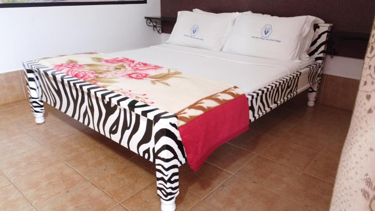 Miryams Village Inn Safari Lodge Sultan Hamud Kültér fotó