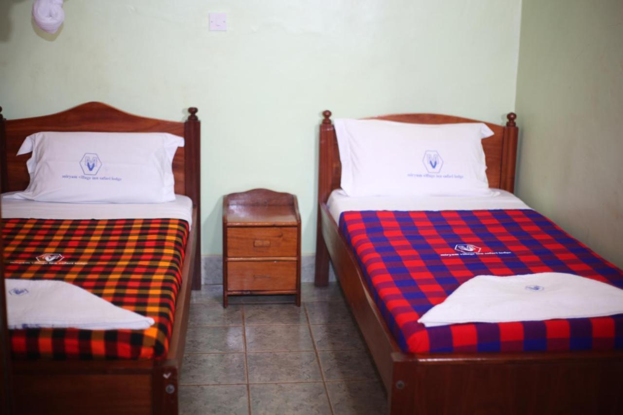 Miryams Village Inn Safari Lodge Sultan Hamud Kültér fotó