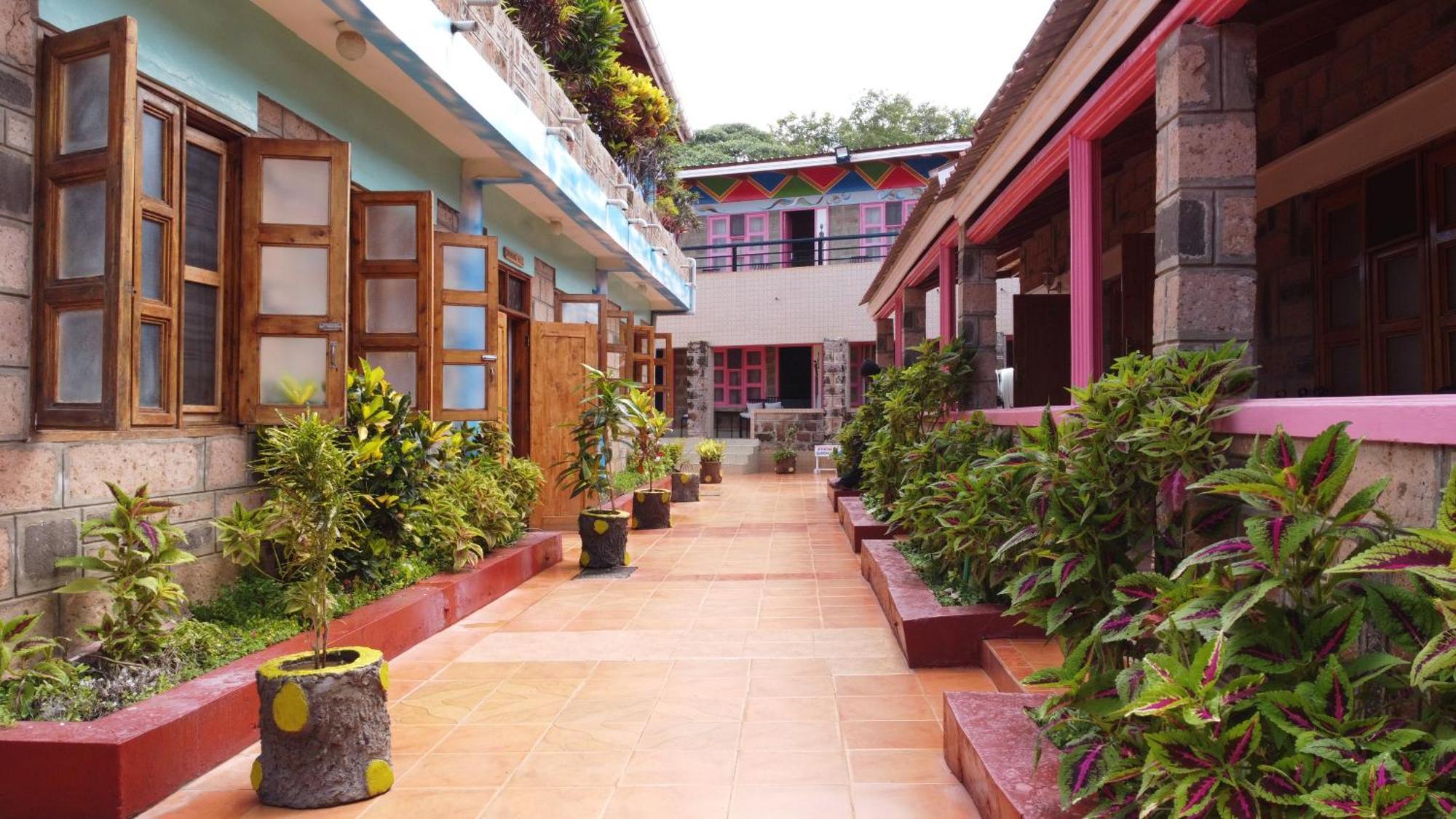 Miryams Village Inn Safari Lodge Sultan Hamud Kültér fotó