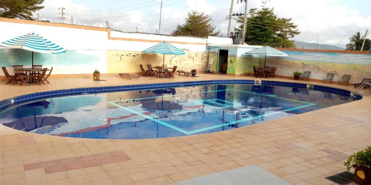 Miryams Village Inn Safari Lodge Sultan Hamud Kültér fotó