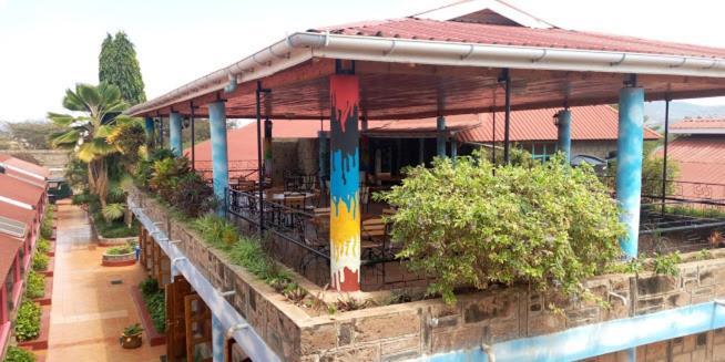 Miryams Village Inn Safari Lodge Sultan Hamud Kültér fotó